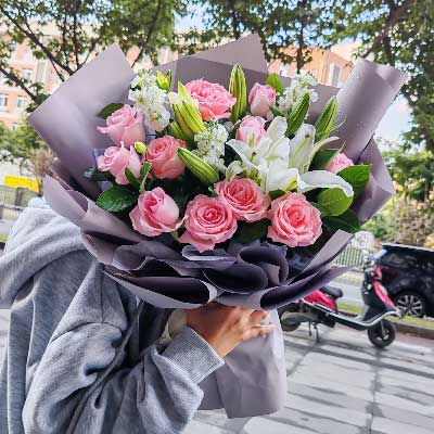 衢州11朵戴安娜粉玫瑰百合，与你一起追逐梦想