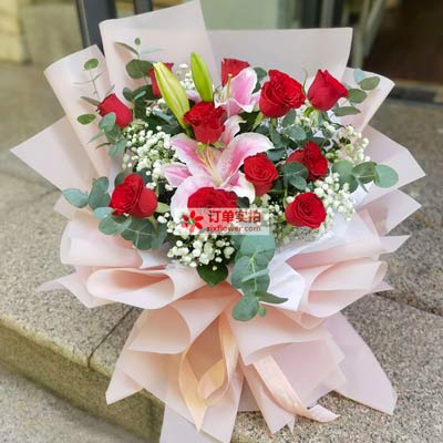 衢州11朵红玫瑰百合，全世界里只有一个你